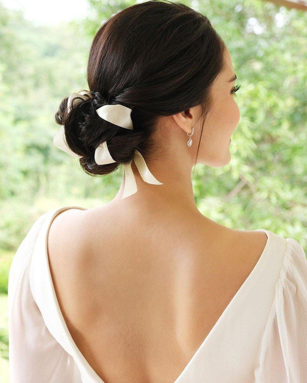 Kiểu tóc cô dâu búi thấp