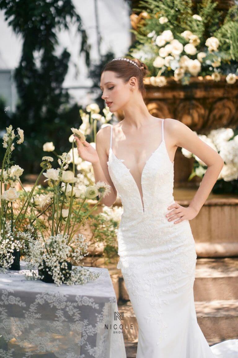 Váy cưới satin trơn hai dây Cathy với thiết kế thanh lịch