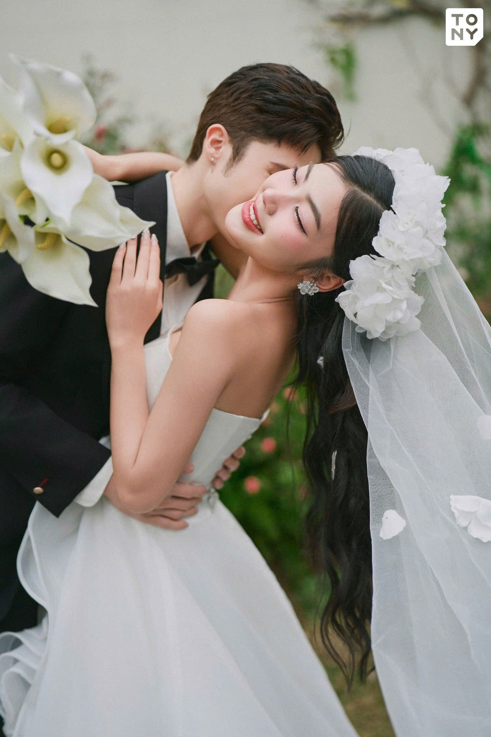 Phim trường Vũ Garden với không gian vườn châu Âu rộng, thích hợp chụp ảnh cưới concept thiên nhiên
