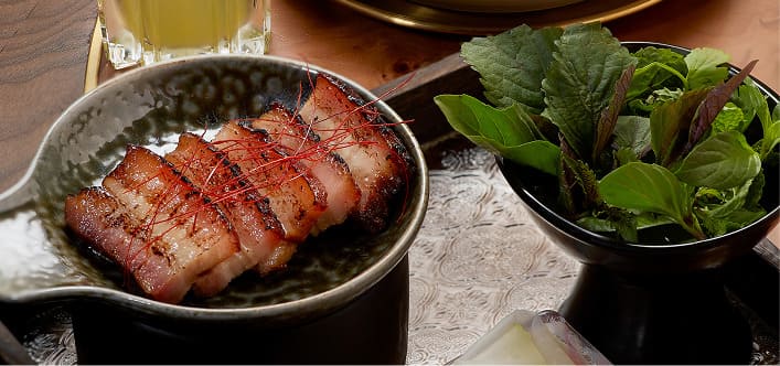 Thực đơn được thiết kế tinh tế với các món ăn đương đại