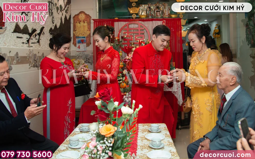 Áo dài truyền thống là trang phục của lễ gia tiên