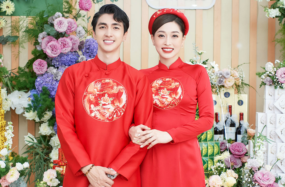 Cô dâu trong áo dài đỏ