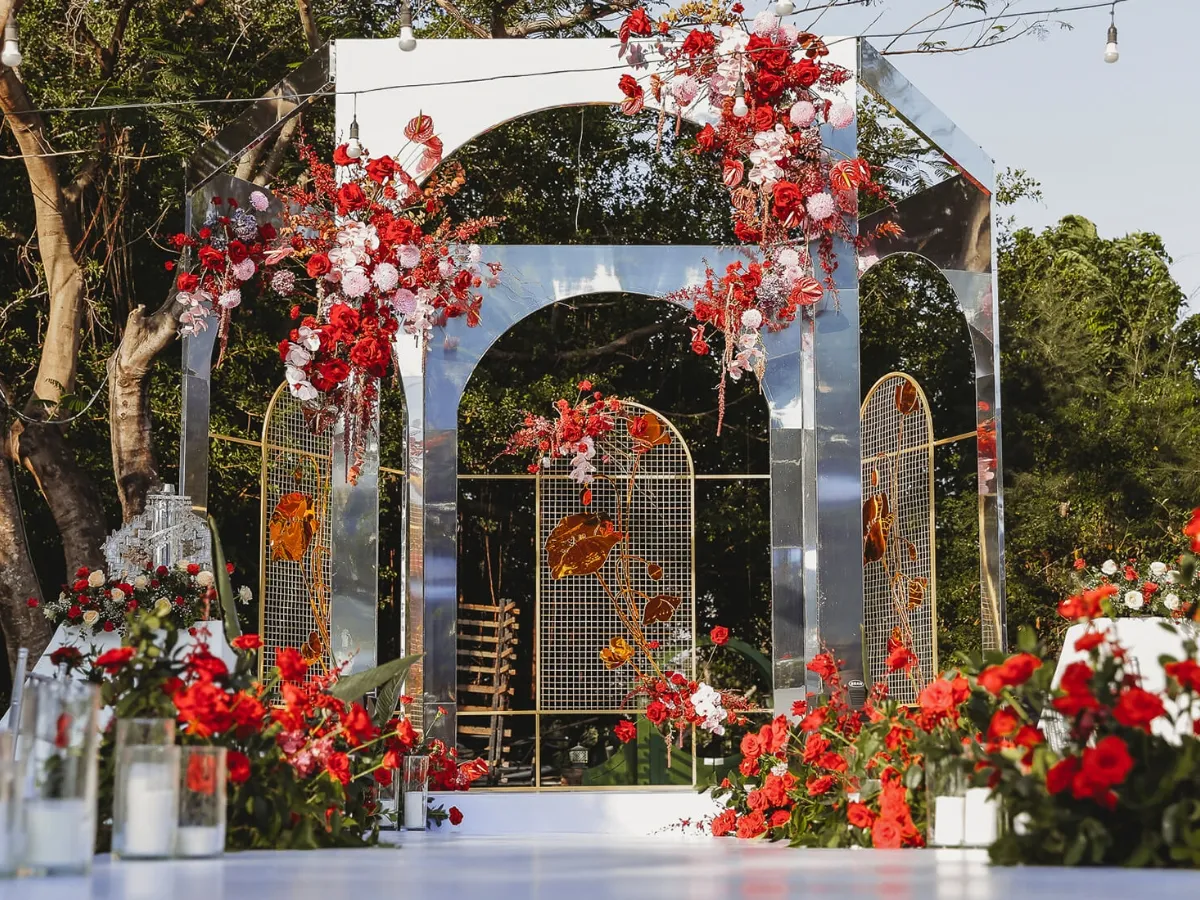 Trang trí sân khấu đám cưới phong cách tráng gương 3
