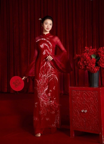Áo dài cưới đỏ thêu tay loe sang trọng