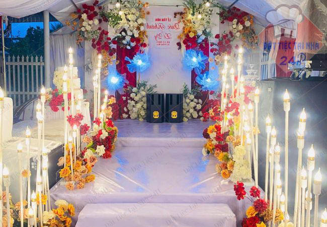 Trang trí sân khấu đám cưới tại nhà