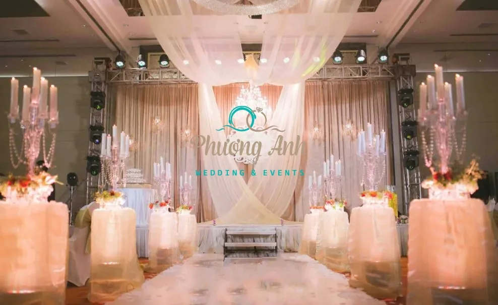 Trang trí sân khấu đám cưới phong cách tráng gương 4