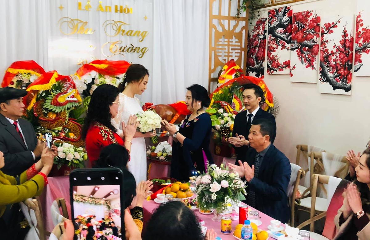 Gia đình thống nhất ngày cưới