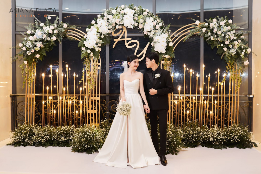 Xác nhận kỹ lưỡng với các đơn vị dịch vụ tổ chức để đảm bảo buổi tiệc diễn ra suôn sẻ