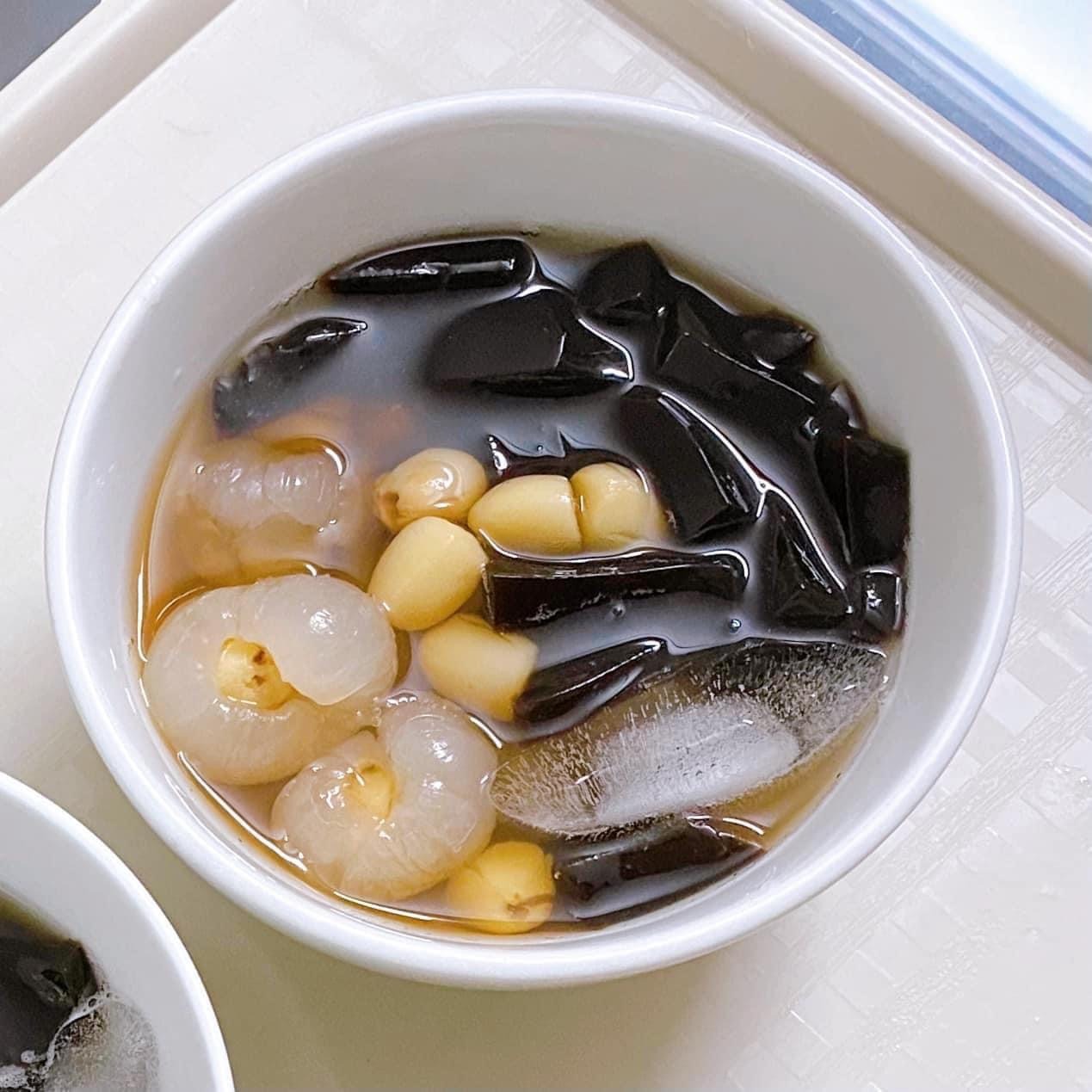 Chè sen long nhãn thanh mát