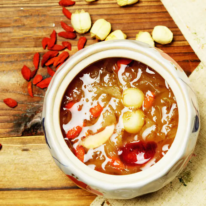 Cháo táo tàu phục hồi khí huyết cho bé