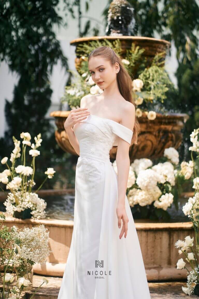 Váy cưới satin lụa Lous với chất liệu mịn màng