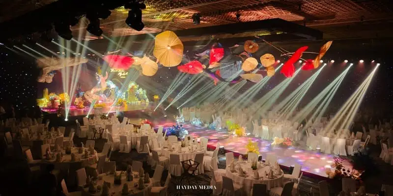 Không gian sảnh tiệc cưới sang trọng với hệ thống ánh sáng hiện đại tại GEM Center