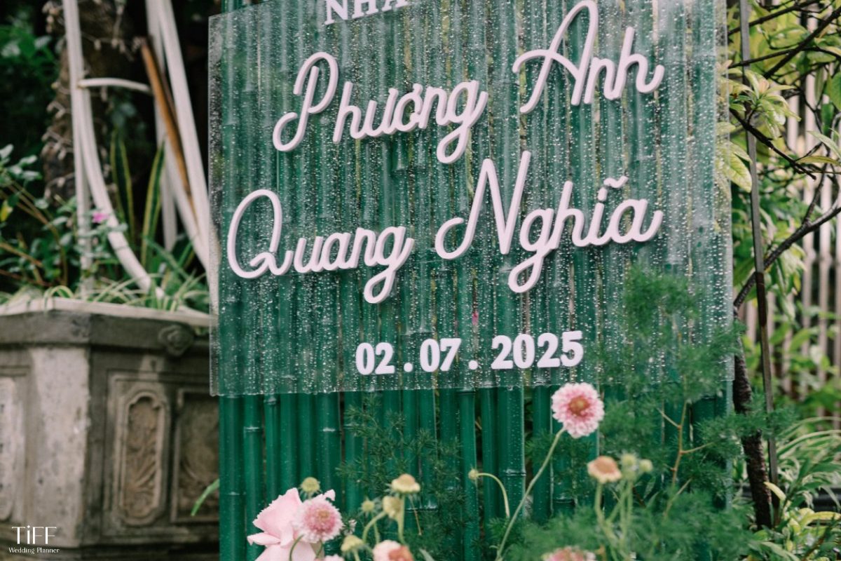 Biển Welcome tre nứa kính