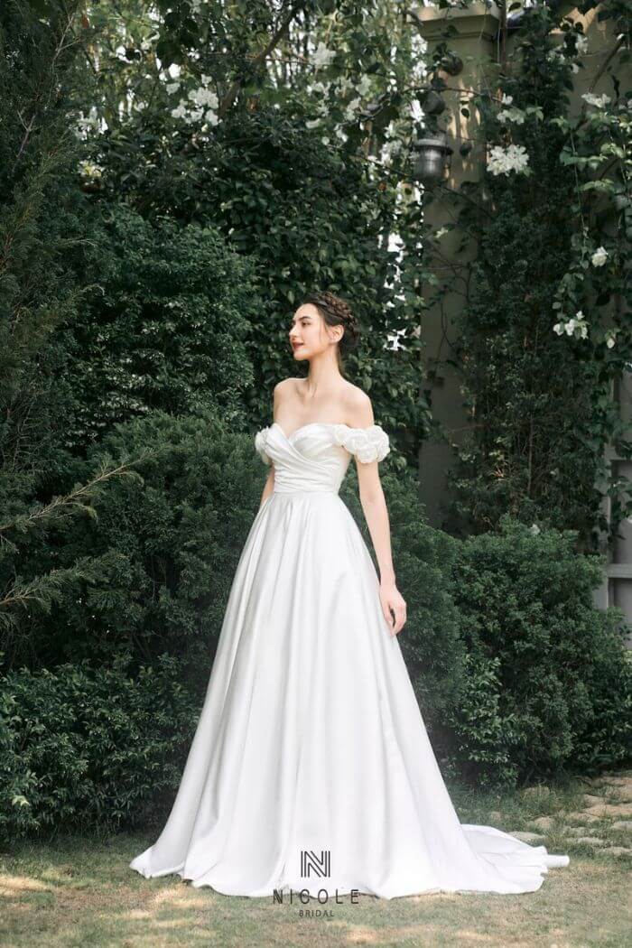 Váy cưới đẹp giúp cô dâu thêm rạng ngời trong ngày trọng đại