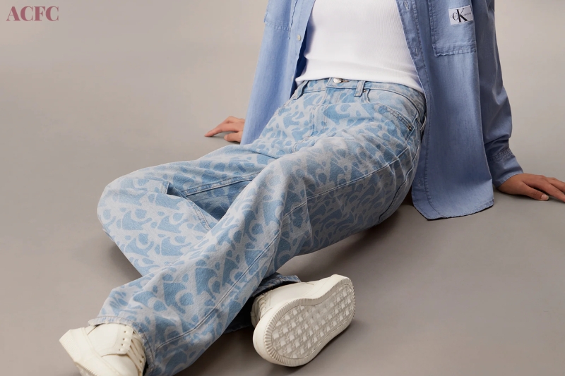 Quần Jeans Nữ Ống Đứng: Phom Dáng Dẫn Đầu Xu Hướng
