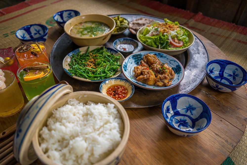 Nghi thức đón dâu và bàn thờ gia tiên