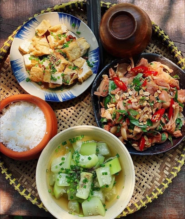 Sườn nướng mật ong vàng đều, thơm lừng — món cuối tuần được cả nhà yêu thích