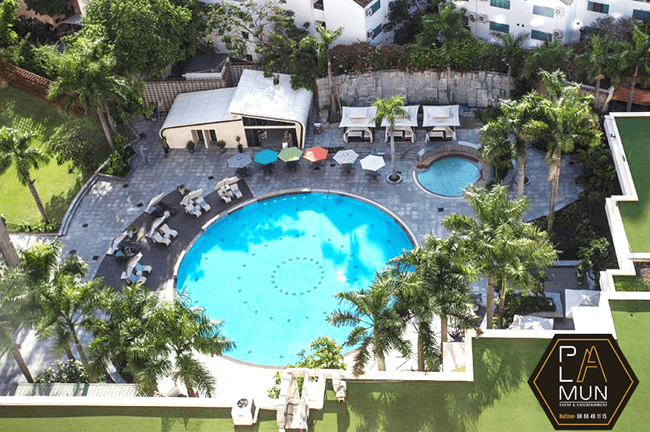Legend Hotel poolside wedding venue