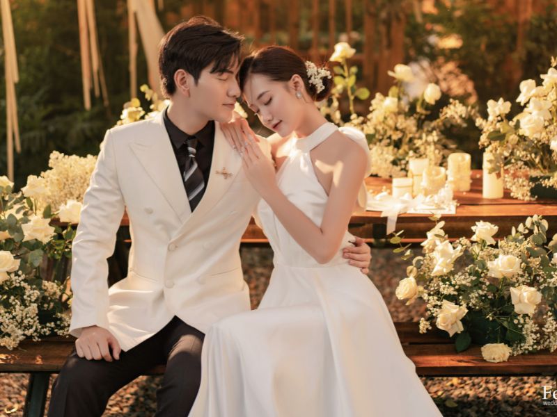 Trang phục đính hôn truyền thống của cô dâu chú rể