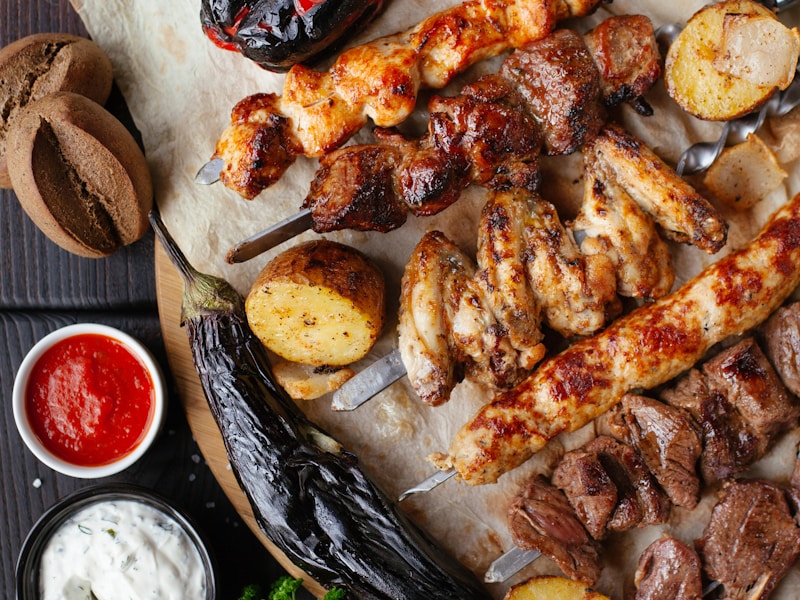 Nồi lẩu cua đồng với đầy đủ rau củ và chả cua hấp dẫn