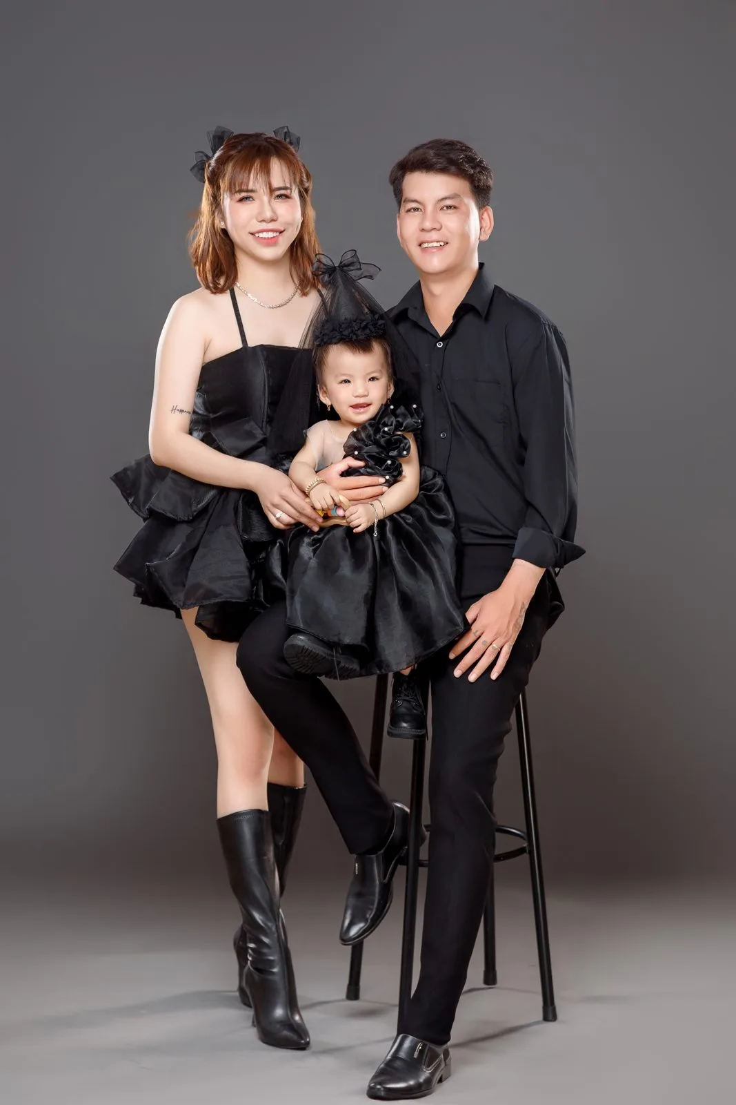 Chất liệu và kiểu dáng trang phục chụp ảnh gia đình thoải mái cho các thành viên