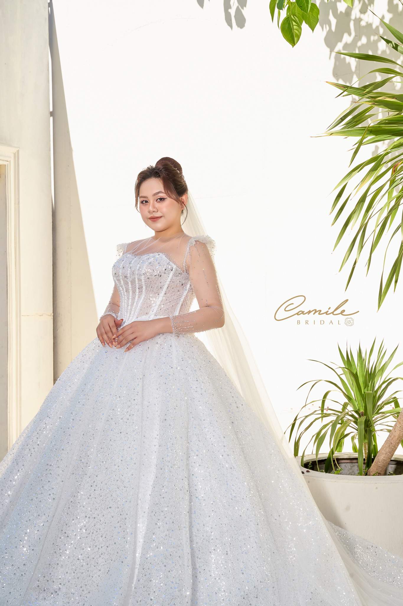Cô dâu thử dáng váy