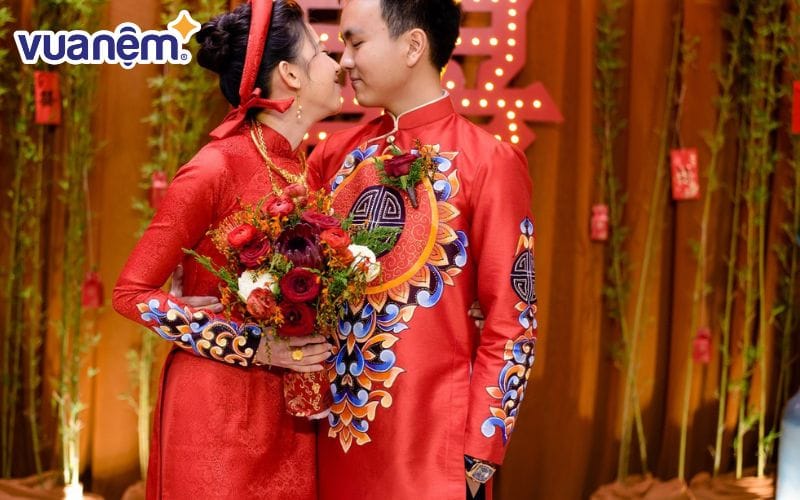 Lễ ăn hỏi với tráp lễ vật được bày biện trang trọng