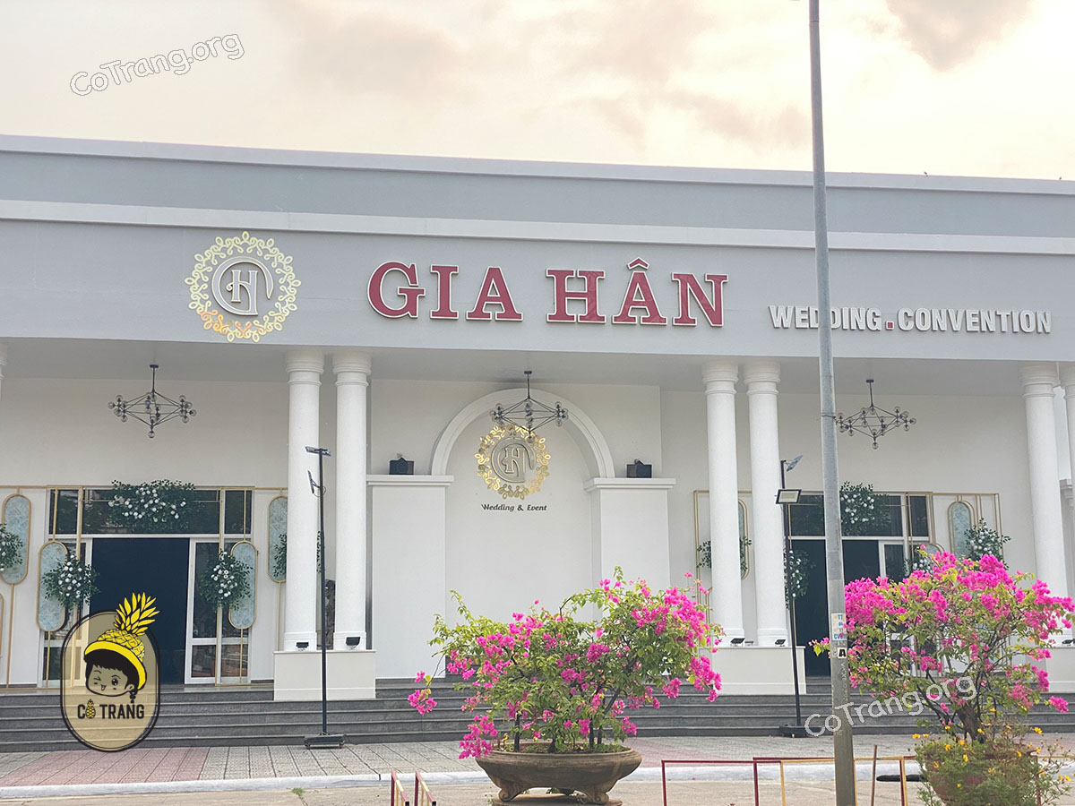 Kiến trúc mặt tiền quy mô lớn của nhà hàng tiệc cưới Gia Hân Đà Nẵng