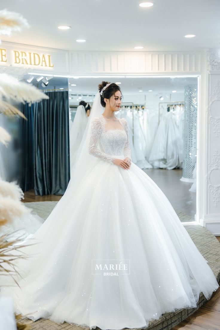 Váy cưới cổ chữ V