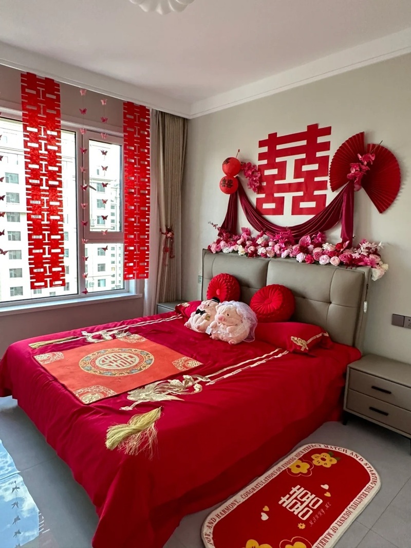 Trang trí phòng cưới bằng bóng bay màu sắc