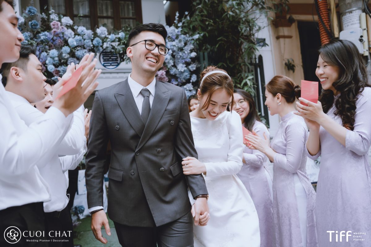 Áo dài cách tân dành cho cô dâu thích sự sáng tạo nhưng vẫn muốn giữ nét văn hóa truyền thống