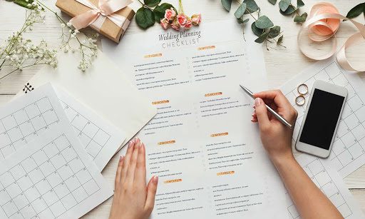 Khách mời trong tiệc cưới