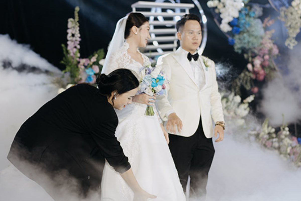Chọn dịch vụ trang trí sân khấu đám cưới chuyên nghiệp giúp bạn có một không gian tiệc cưới hoàn hảo, ấn tượng