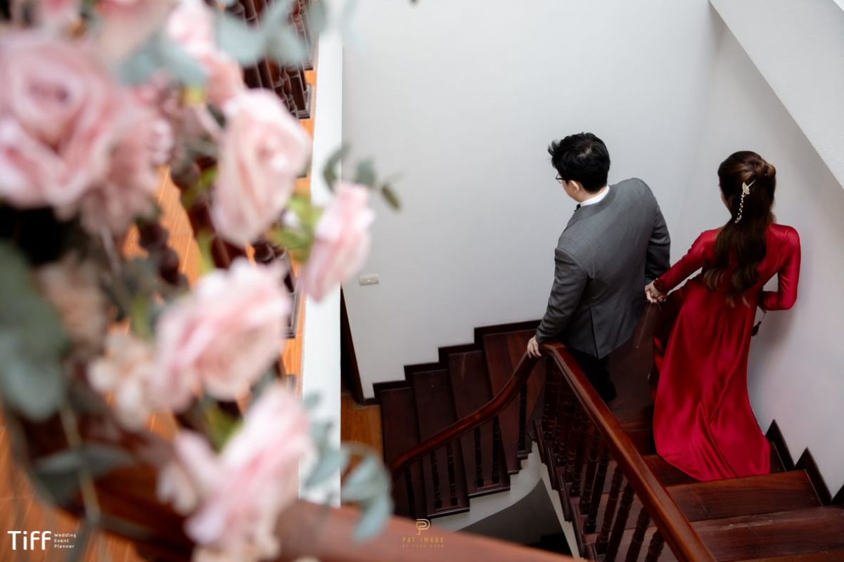 Cần lựa chọn áo dài có chất liệu thoải mái để cô dâu dễ dàng di chuyển trong buổi lễ