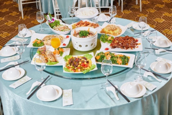 Đám cưới người Hoa rực sắc đỏ