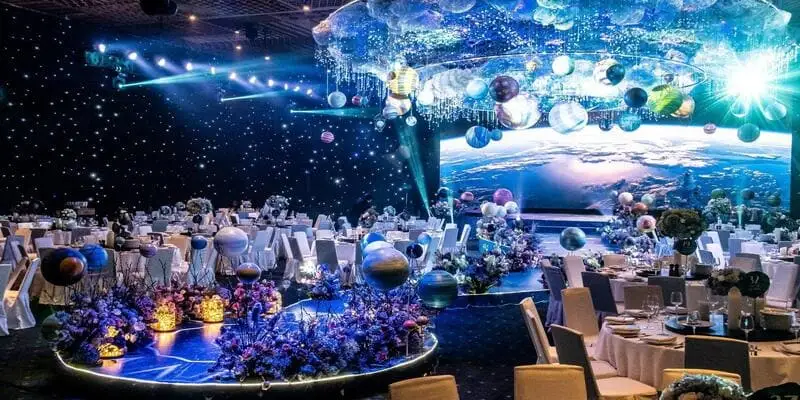 Bày trí bàn tiệc cưới tinh tế và đẳng cấp phục vụ khách mời tại GEM Center