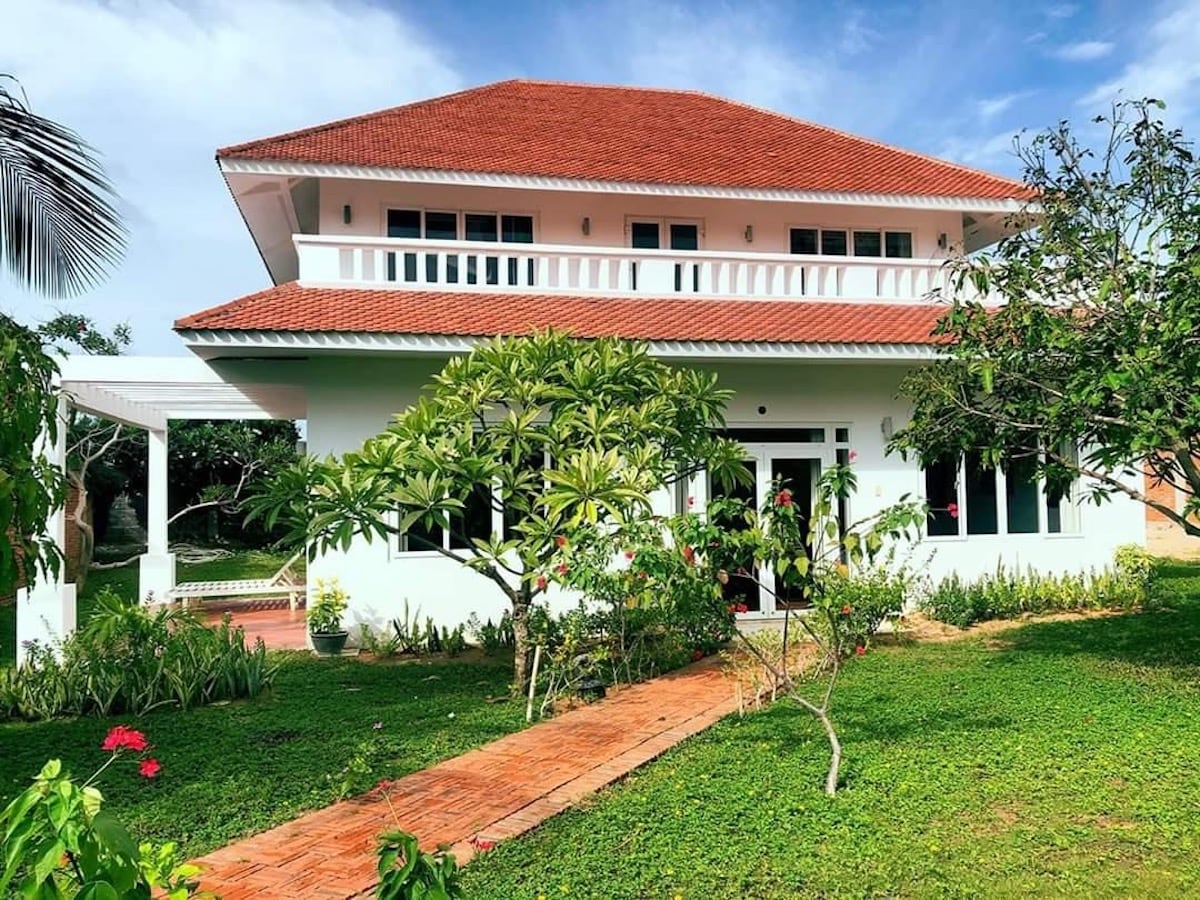 Không gian biển tĩnh lặng tại Full Moon Village