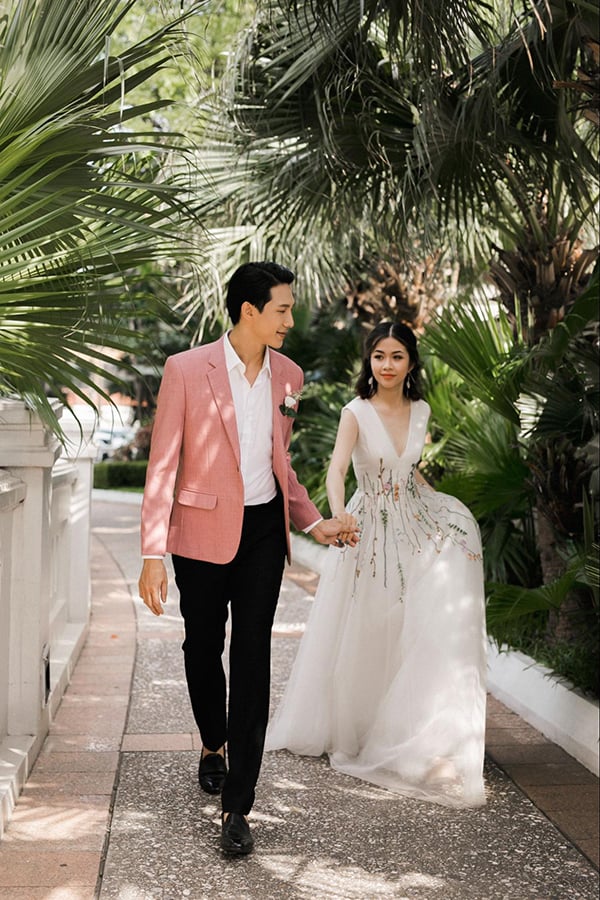 Mẫu vest cưới màu hồng cam lịch lãm