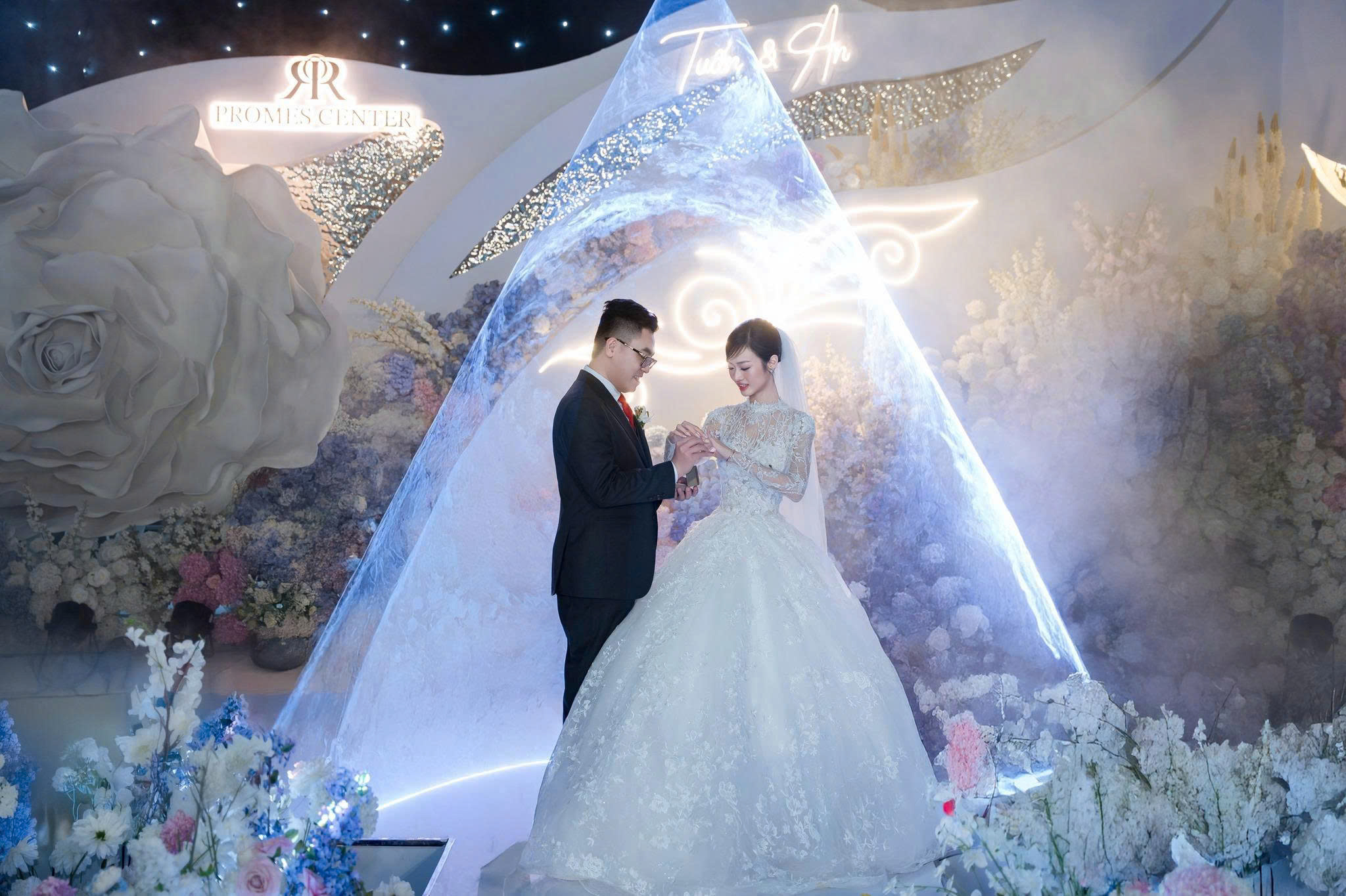 Lịch đặt tiệc cưới