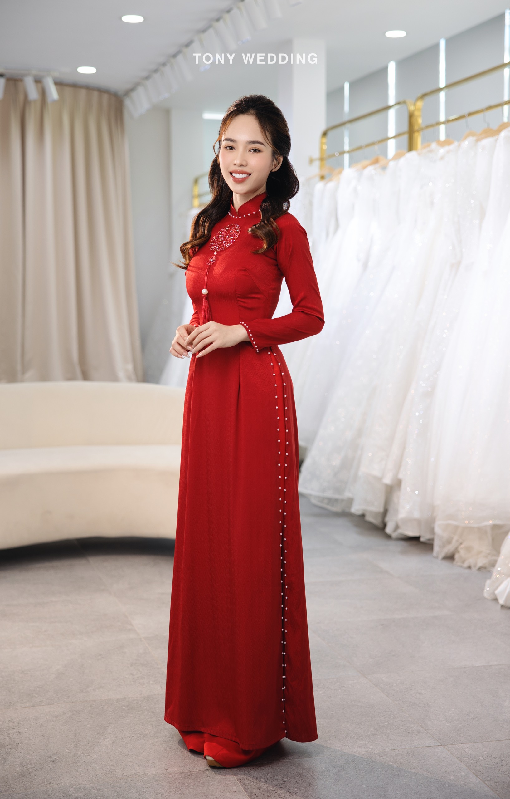 Áo dài cưới cho cô dâu trong lễ gia tiên