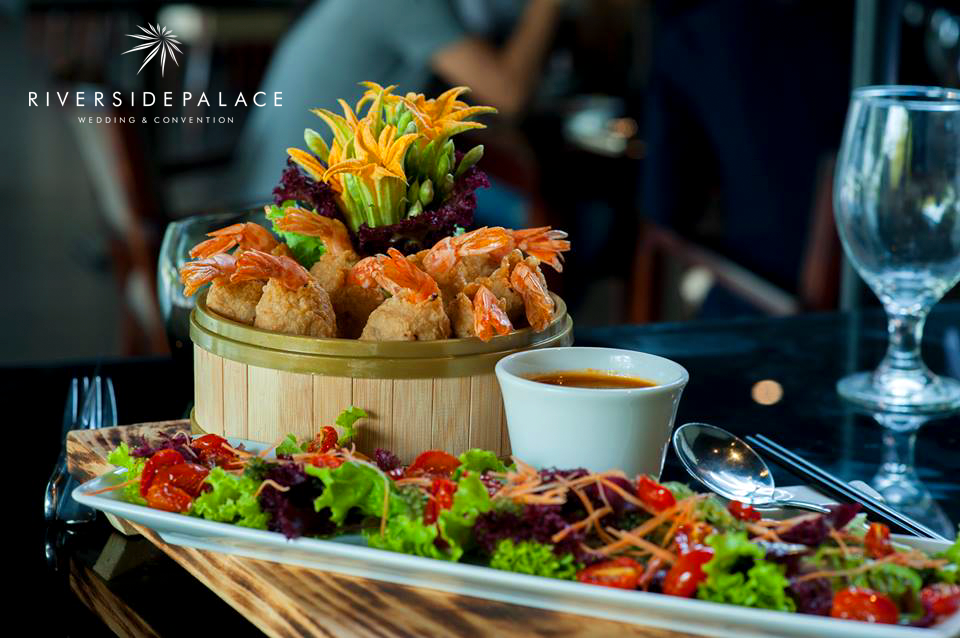Chả giò bách hoa sốt chua ngọt