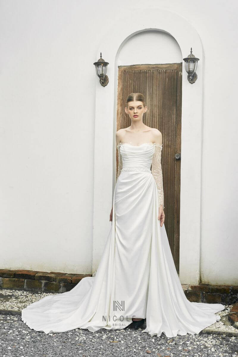 Đầm cô dâu Julie với chân váy xòe rộng
