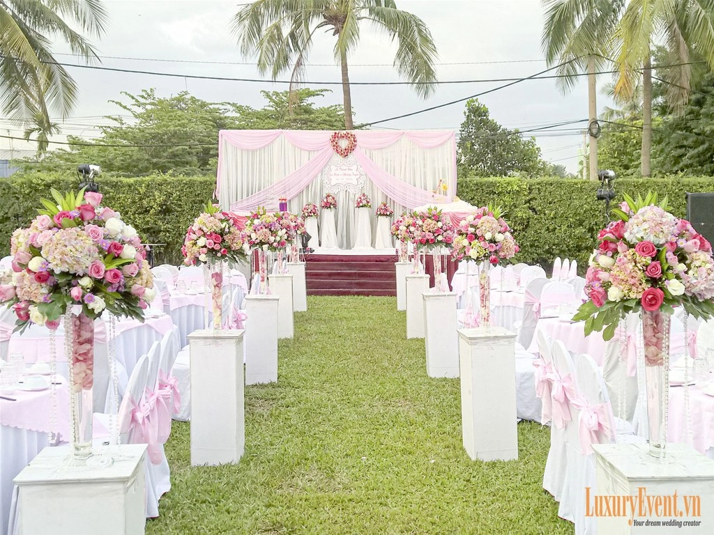 Lối vào sảnh tiệc cưới rộng rãi