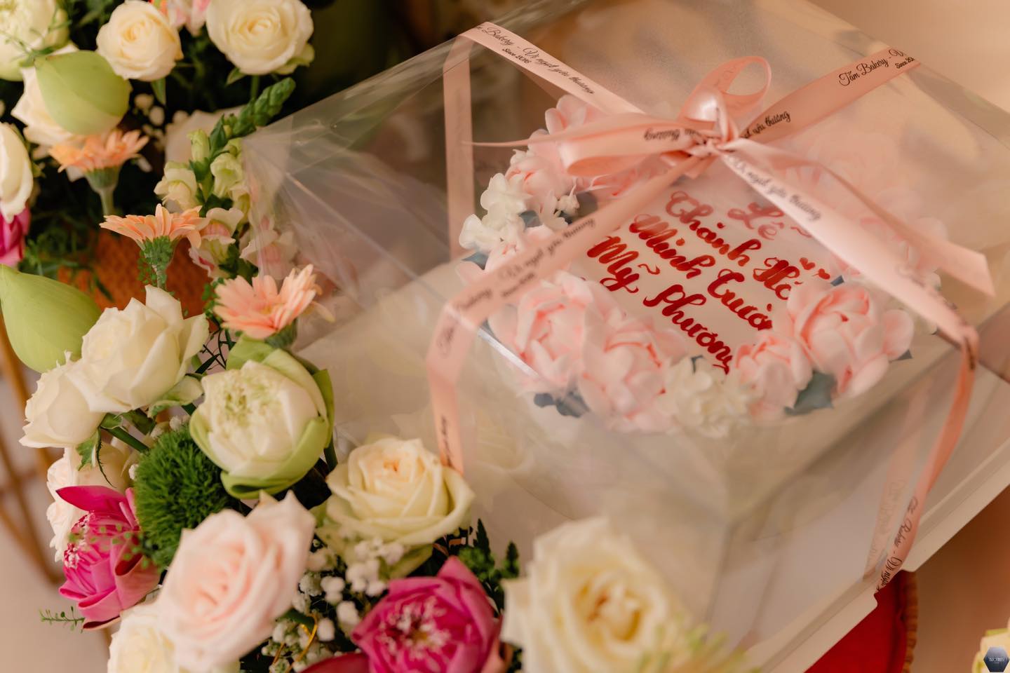 Mâm bánh kem cưới hiện đại