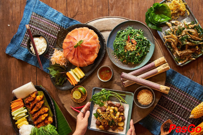 Nhà hàng Ô Quý Hồ nhìn ra đèo núi Sapa