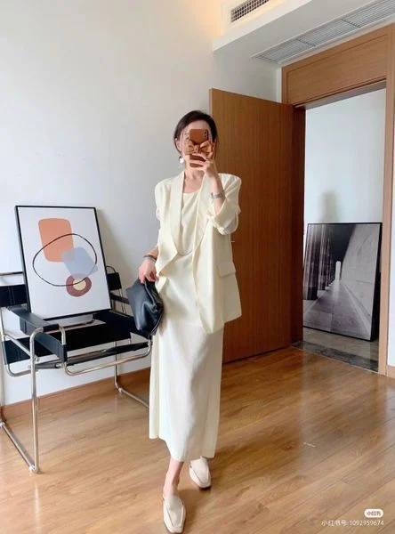 Đầm hai dây phối blazer