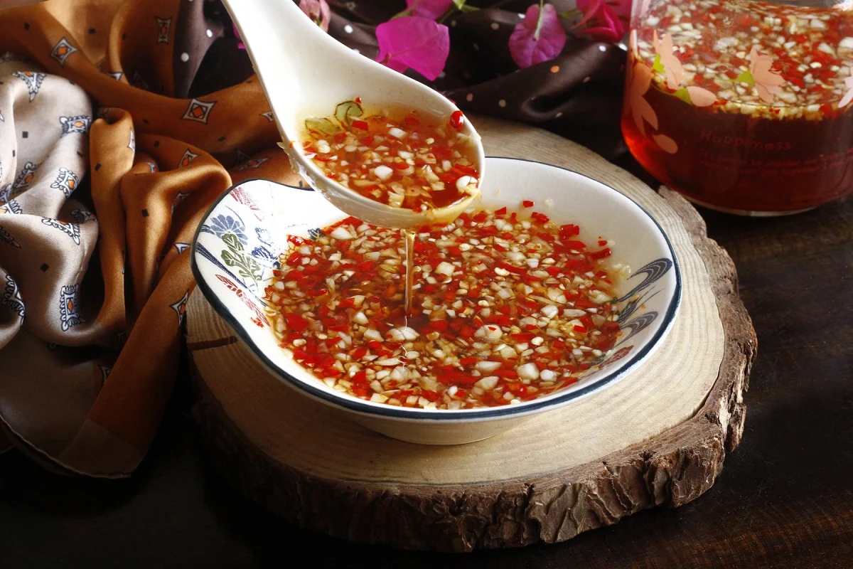 Bánh xèo thành phẩm vàng đều, giòn hấp dẫn
