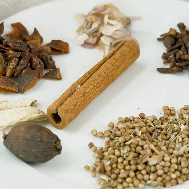 Bước 2 Rang thơm gia vị phở Phở bò bằng gói gia vị sẵn