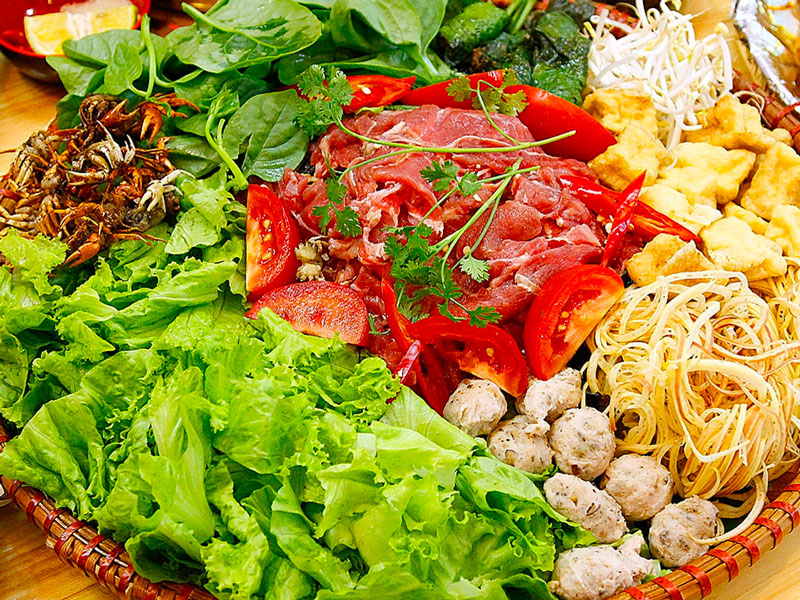 Rau tươi ăn lẩu ngày mưa