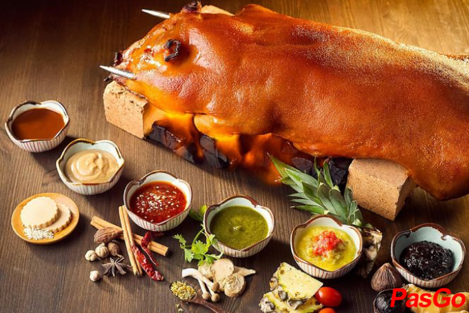 Lợn cắp nách nướng vàng thơm kiểu vùng cao